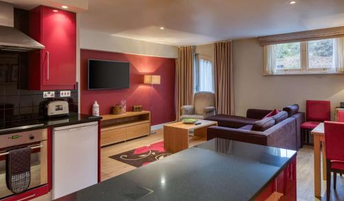 Dapur atau dapur kecil di The Welcombe Golf & Spa Hotel