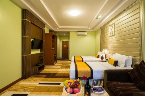 TV a/nebo společenská místnost v ubytování Best Western Green Hill Hotel