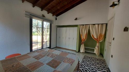 a bedroom with a bed and a large window at Villa olive junior in Ula