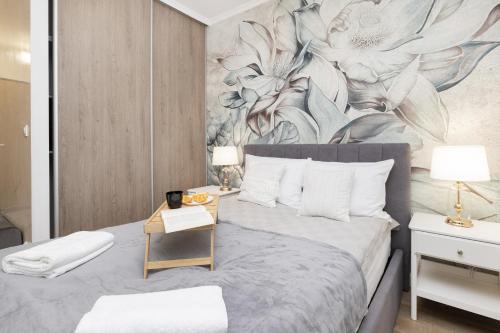 Posteľ alebo postele v izbe v ubytovaní Gdynia Plac Unii Śródmieście Apartment by Noclegi Renters