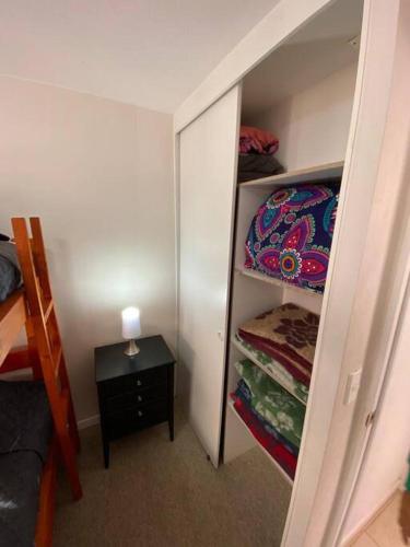 a room with a staircase and a closet with a mirror at A pasos del mar Lugar ideal para descansar in El Tabo