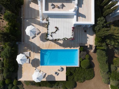 an overhead view of a swimming pool with umbrellas at VILLA EKAVI FILIZI - Seaside Residence just outside of Naousa in Naousa
