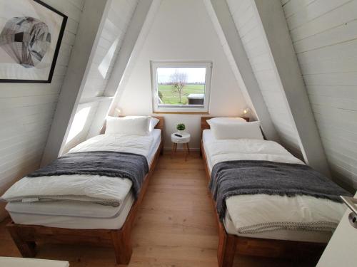 Легло или легла в стая в Murmel 4 - Strandkorb, Wallbox, WLan, Kamin
