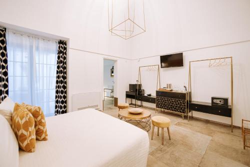 a bedroom with a bed and a living room at Suite1212 - Pirrelli in Monopoli