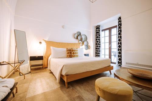 a bedroom with a bed and a table at Suite1212 - Pirrelli in Monopoli