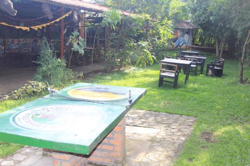 Κήπος έξω από το Red Rocks Rwanda - Campsite & Guesthouse