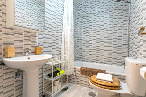 A bathroom at -MalagaSunApts- Central FreeParking RooftopPool