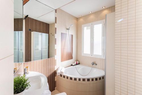 Kúpeľňa v ubytovaní -MalagaSunApts- Private Terrace Studio