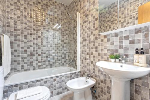 -MalagaSunApts- Huge & Central * Pool* FreePARK*
