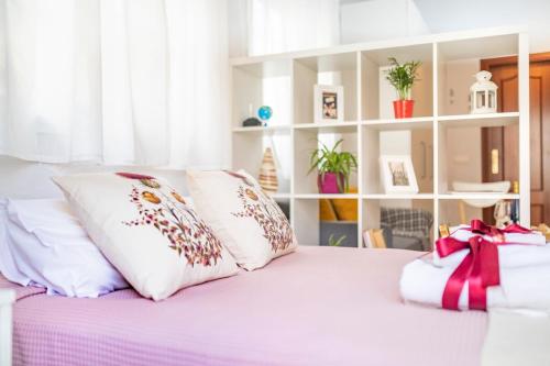 Posteľ alebo postele v izbe v ubytovaní -MalagaSunApts- Bright City Centre Studio