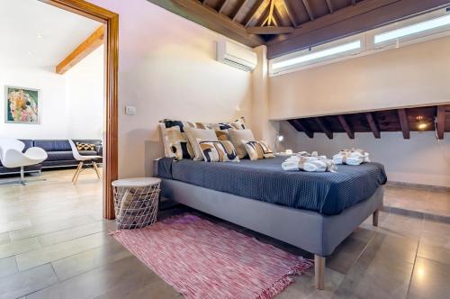 Postel nebo postele na pokoji v ubytování -MalagaSunApts-Private Terrace Penthouse