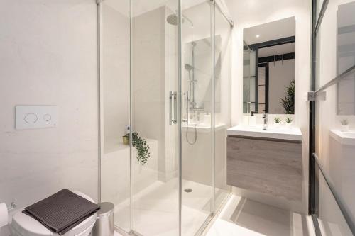 Kúpeľňa v ubytovaní -MalagaSunApts-Industrial Loft CityCentre