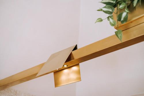 a wooden shelf with a potted plant on it at Suite1212 - Pirrelli in Monopoli