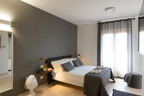 a bedroom with a bed and a large window at Suite1212 - Rattazzi in Monopoli