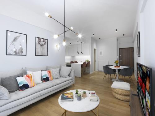 FRESH, NEW & READY FOR YOU! RNVTD APT IN KOUKAKI!