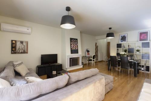 3BR Prime APT a breath away from the Acropolis!