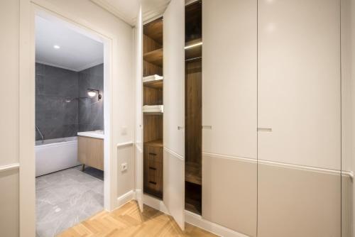 Chic central Athens apartment at Mavilli Sq.