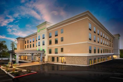 a rendering of the front of a hotel at Holiday Inn St Louis - Creve Coeur by IHG in Saint Louis