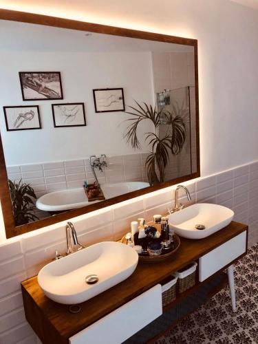 a bathroom with two sinks and a large mirror at Rooftop Heated Jacuzzi, Fireplace, A Unique Home! in Żebbuġ