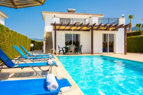 Villa Dalia: Large Private Pool, Walk to Beach, Sea Views, A/C, WiFi, Eco-Friendly                  