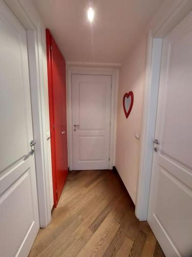 a hallway with a white door with a heart on the wall at Appartamento 3 Cuori in Terni