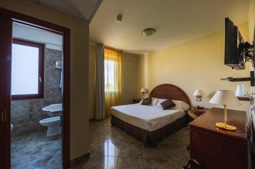 Postel nebo postele na pokoji v ubytování Apulia Hotel Taranto Ara Solis