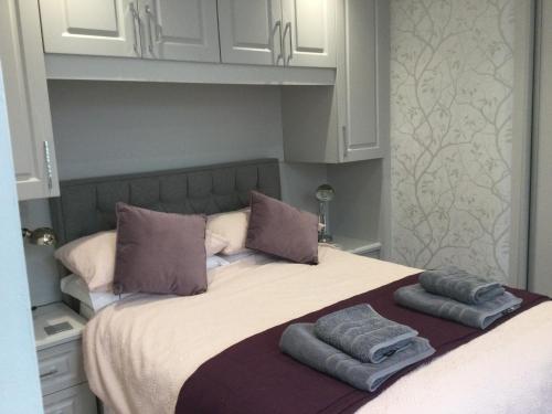 a bed with two towels sitting on top of it at Leafy Lytham central Lovely ground floor 1 bedroom apartment with private garden In Lytham dog friendly in Lytham St Annes