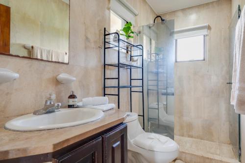 a bathroom with a sink and a toilet and a shower at Casa Gerónimo in Playa Hermosa