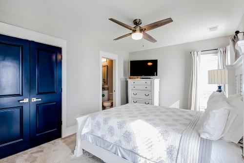 Una cama o camas en una habitación de Blue Wave