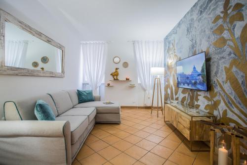 a living room with a couch and a tv at Domus Regola Luxury Apartment in Rome