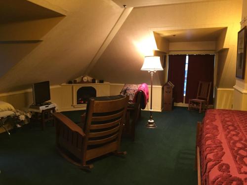 a hotel room with a bed and a desk and a lamp at Alaska's Capital Inn Bed and Breakfast in Juneau