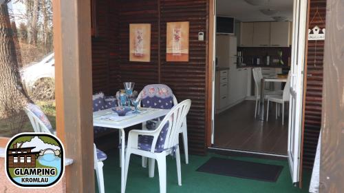 Kuchyň nebo kuchyňský kout v ubytování Glamping Kromlau