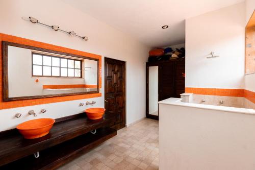 a bathroom with two sinks and a large mirror at Hacienda Maria Eugenio in Guanajuato