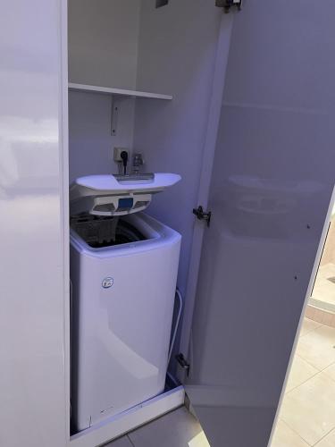 Piraeus Cozy Stylish, Fully Reno Apt, near metro