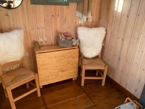 a small room with two chairs and a wooden cabinet at Suzie - Uk41184 in Wootton Bridge