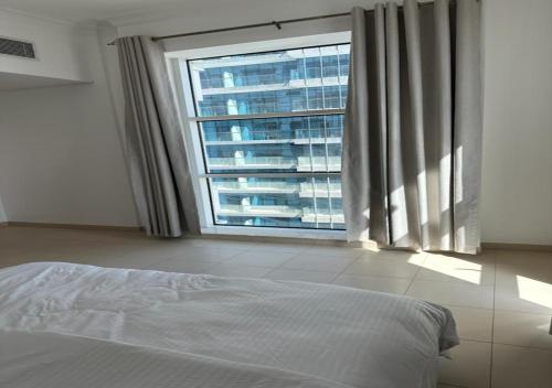 Postel nebo postele na pokoji v ubytování One Bedroom Furnished Apartment in Business bay Dubai