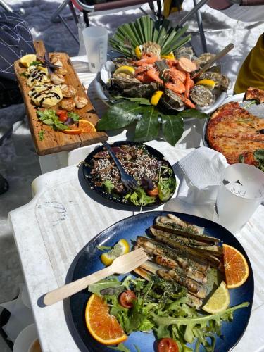 Makanan di atau berdekatan apartmen