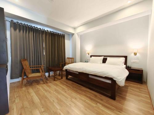 Postel nebo postele na pokoji v ubytování Hotel Apricot Inn kargil