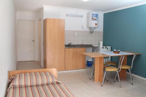 a kitchen with a table and chairs in a room at Brisas del Lago Apartamentos in Colón
