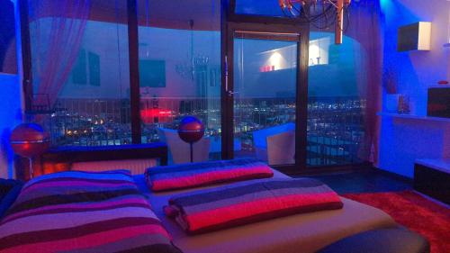 Ένα ή περισσότερα κρεβάτια σε δωμάτιο στο Sky-Romantic-Room