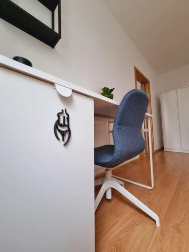 a desk and a chair in a room at -NEW-Rosetta Apartment in Piešťany