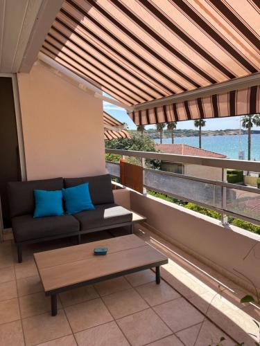 Un balcon sau o terasă la Sanary View - Un écrin sur la Mer