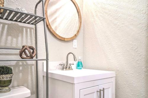 a bathroom with a sink and a mirror on the wall at Adorable Studio Cottage Walkable to Town! in Grants Pass