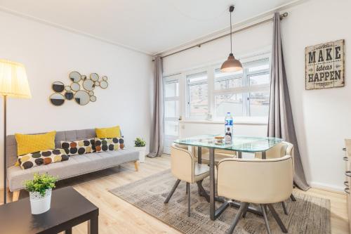 a living room with a table and a couch at Nice Apartment with Veranda in Gaia - 3D in Vila Nova de Gaia