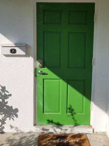 Beachy Sarasota Duplex – Photos 2