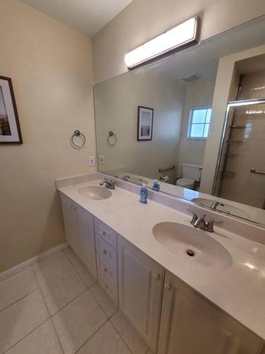 Beachy Sarasota Duplex – Photos 3