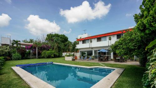Πισίνα στο ή κοντά στο Casa Fujiyama Relax y Alberca bajo el sol
