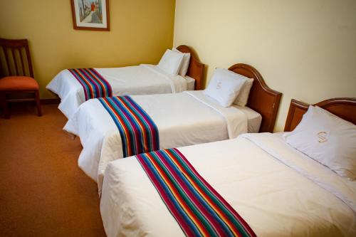 Postel nebo postele na pokoji v ubytování Hotel Alsacia Arequipa