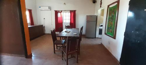 a kitchen and dining room with a table and chairs at Casa quinta ramallo in Ramallo