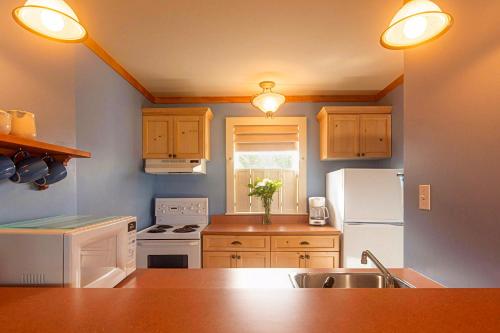 Dapur atau dapur kecil di Rodd Crowbush Golf & Beach Resort